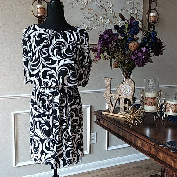 NWOT Black And White Belted Mini Dress By Enfocus Studio. Size 6 - Picture 14 of 17